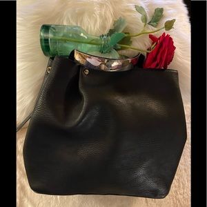 Black/faux leather bag with Hold handle. Sz M/L